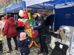 policjantka i dzieci