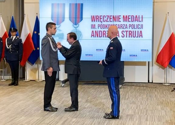 „...NAWET Z NARAŻENIEM ŻYCIA" - lubuscy policjanci uhonorowani medalem imienia podkomisarza Policji Andrzeja Struja