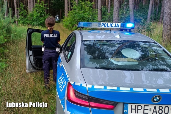 Kobieta zgubiła się w lesie – z pomocą ruszyli policjanci