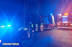 wozy straży pożarnej i policji