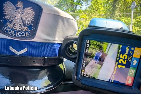 Drogowy recydywista zatrzymany przez policjantów. Pędził 125 km/h w obszarze zabudowanym