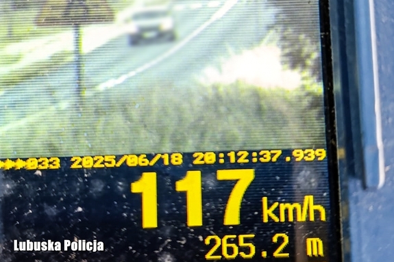Pędził 117 km/h w obszarze zabudowanym i przez przejście dla pieszych – został zatrzymany przez policjantów