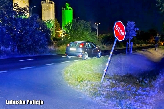 Policjanci zakończyli niebezpieczną jazdę pijanej 26-latki