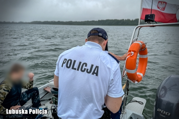 Policjanci na straży bezpieczeństwa nad wodą