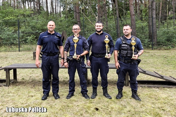 Najlepsi przewodnicy psów służbowych w województwie – sukces międzyrzeckich policjantów