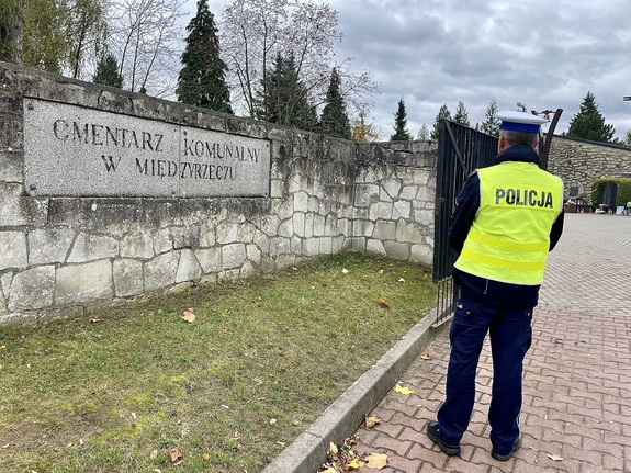 Bezpieczeństwo na cmentarzach- pamiętajmy o ostrożność podczas odwiedzin grobów bliskich