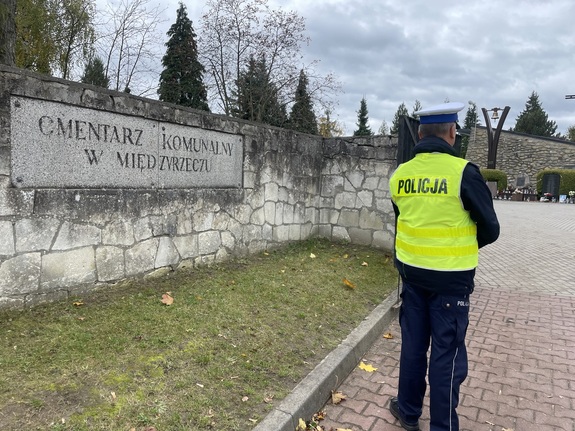 Zmiany w organizacji ruchu przy cmentarzach – Wszystkich Świętych 2025