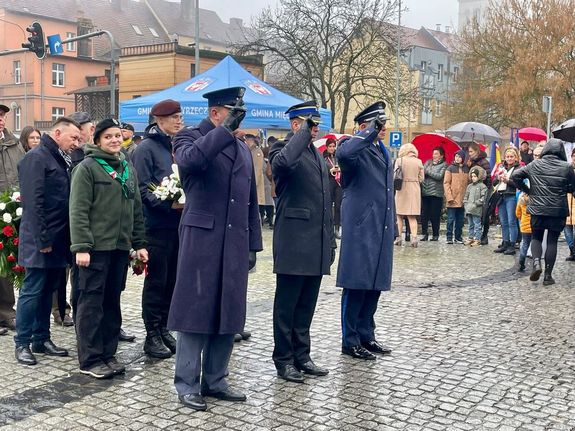 Wspólnie dla Niepodległej- Policjanci uczcili 107. rocznicę odzyskania przez Polskę niepodległości