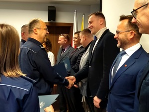 Na zdjęciu widoczni przedstawiciele samorządu z powiatu międzyrzeckiego