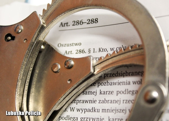 Fałszywe inwestycje i podszywanie się pod znane osoby - jak się chronić przed oszustami?