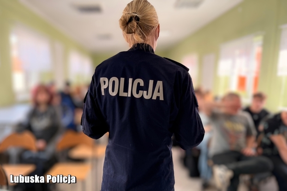 Policjanci przestrzegali młodzież przed hejtem w internecie