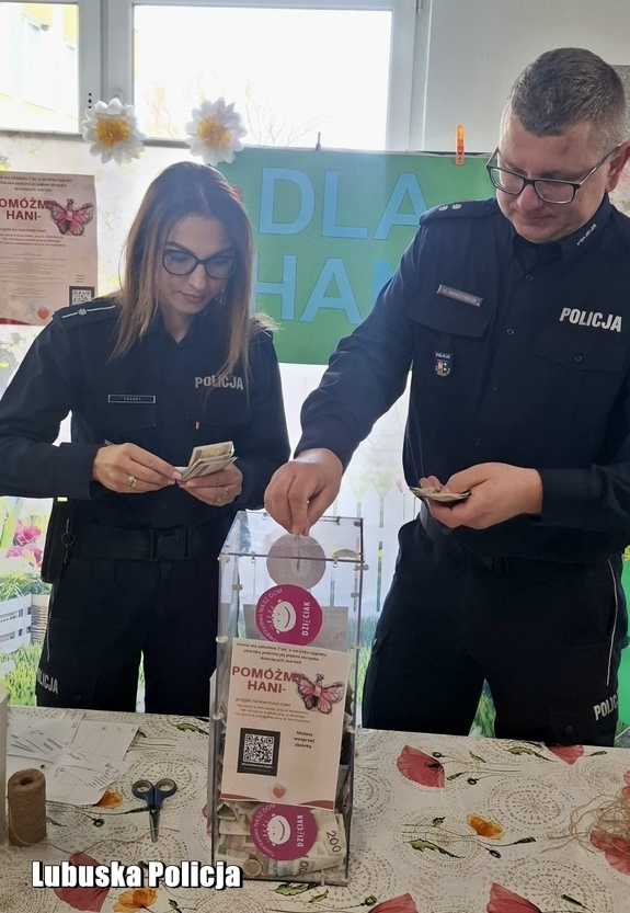 Policjanci wsparli akcję charytatywną dla 7-letniej Hani zmagającej się z ciężką chorobą